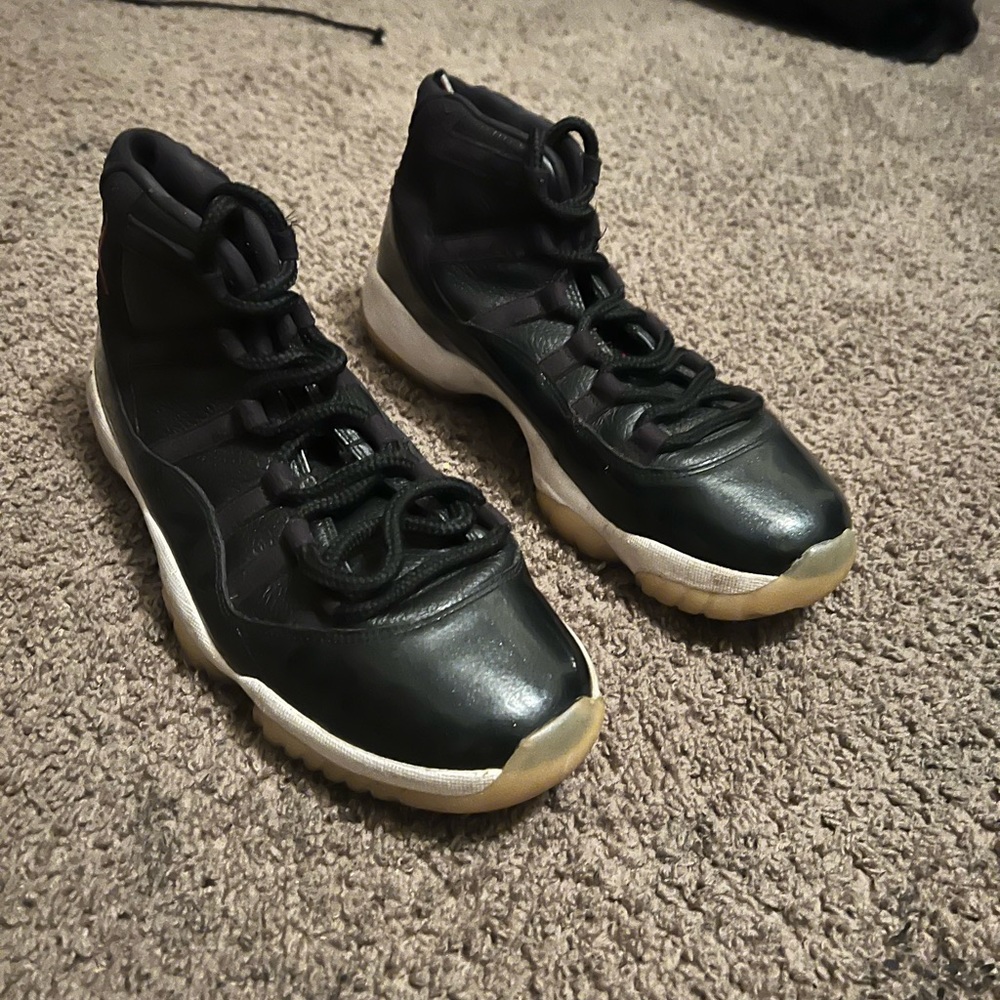 Jordan 11s Mens Sneakers Size 8.5